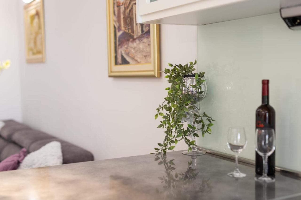 Lux Apartment Ema Kaštela Zewnętrze zdjęcie